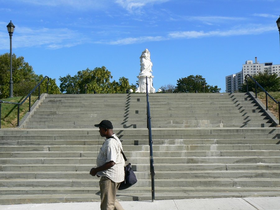 Bronx - Grand Concourse Str: Bronx - Joyce Kilmer Park 129